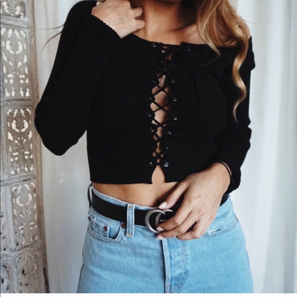 Off the shoulder crop